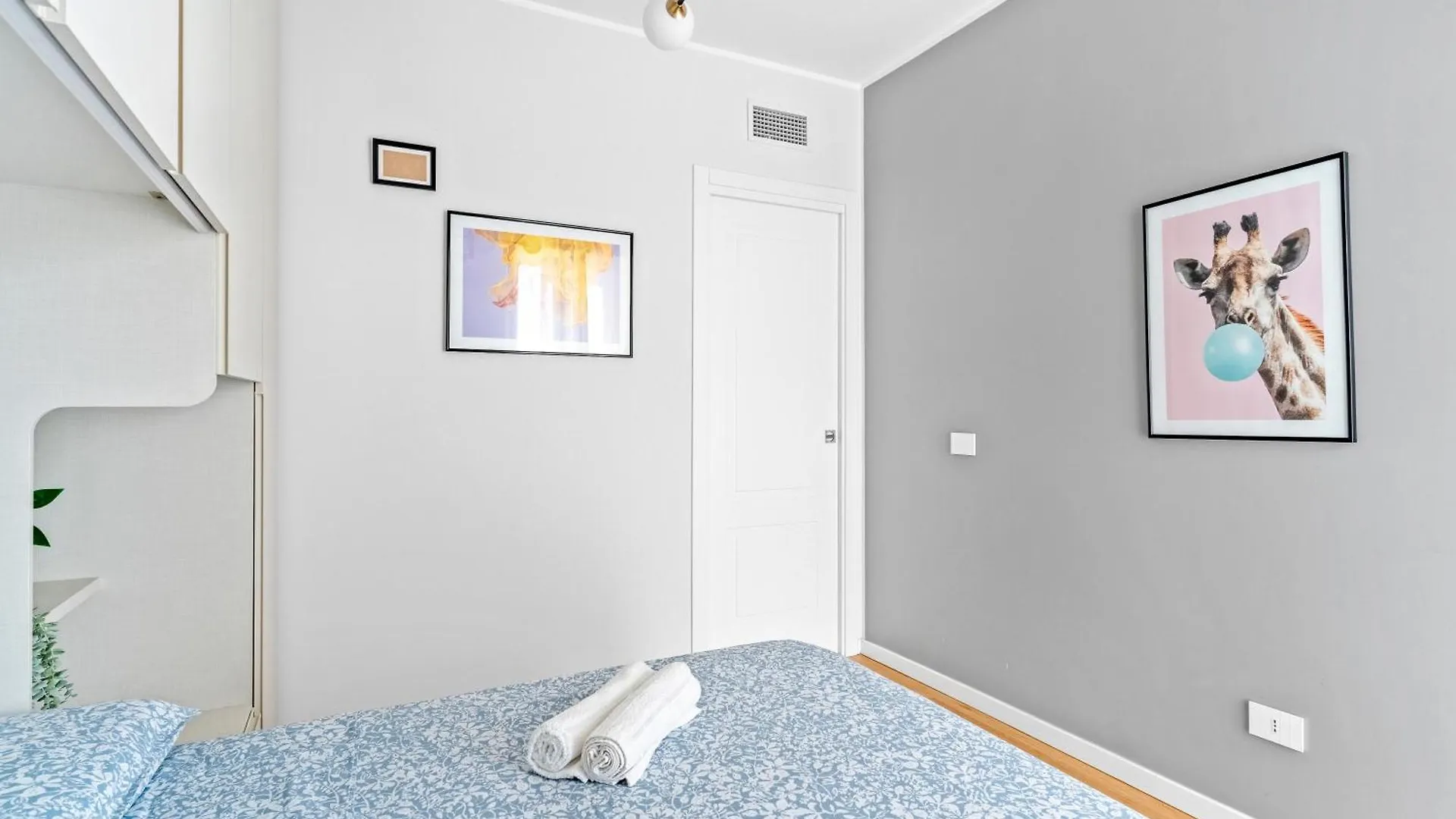 Apartment Pa211 -Crescenzago- Romantic - Elegant - Large Milan Italy